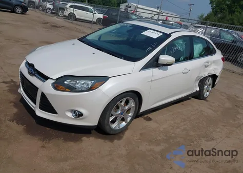 2012 Ford Focus Titanium z USA, uszkodzony, nr VIN 1FAHP3J26CL446128
